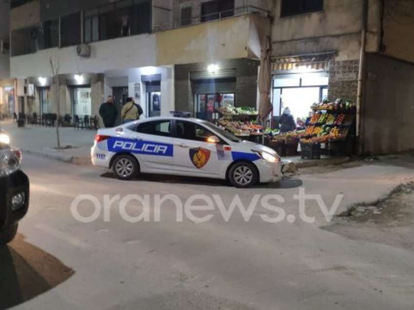 Sherr me thika mes tre të rinjve në Durrës, plagoset rëndë njëri prej tyre