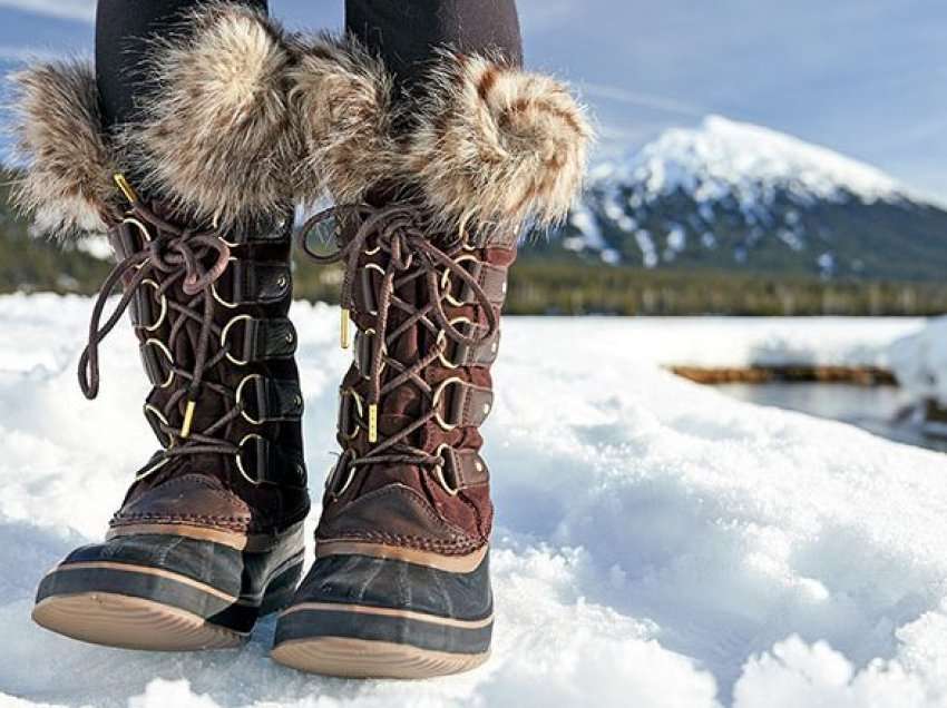 Disa truqe që i parandalojnë këpucët tuaja të rrëshqasin në akull