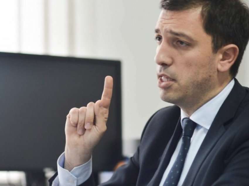 Dardan Sejdiu: Kurti duhet ta heq qafe Serbinë