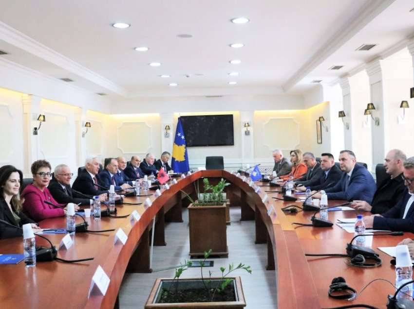 Komisioni i Sigurisë priti në takim delegacionin e Komisionit për Sigurinë Kombëtare të Shqipërisë