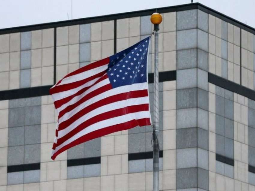 ​Ambasada e SHBA-së në Kiev u bën thirrje qytetarëve amerikanë të konsiderojnë largimin tani nga Ukraina