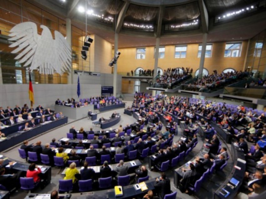 ​Bundestagu miraton buxhetin miliarda eurosh për mbrojtjen e klimës dhe dixhitalizimin
