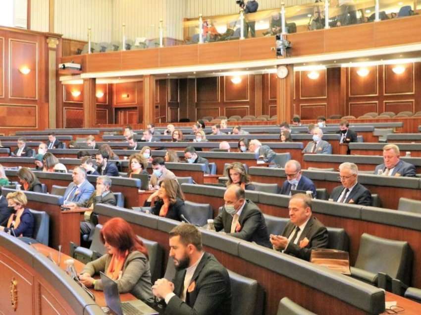Deputetes së Listës Serbe i pengon uji i Kosovës