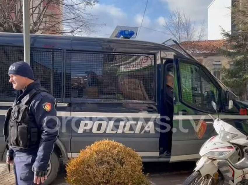 Aksion blic në Korçë, policisë vendore i bashkohet dhe ajo e Tiranës, një i shoqëruar
