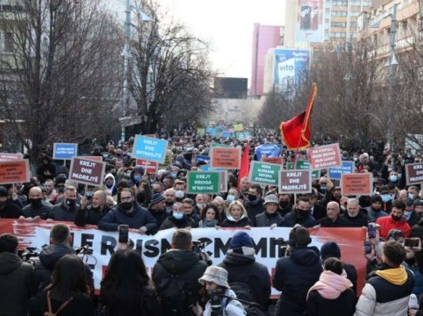 KMDLNJ del me shifra: Ja sa persona morën pjesë në protestën e PSD-së
