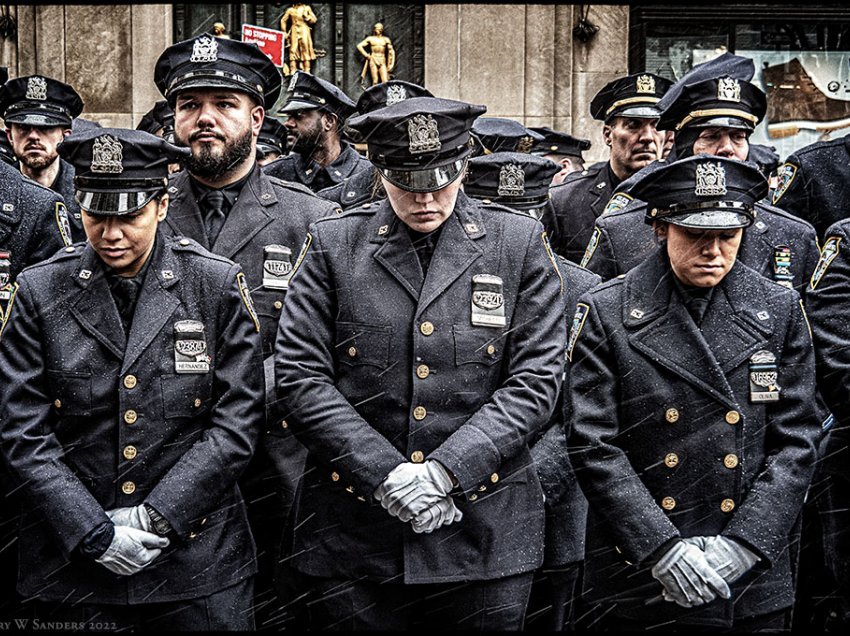SHBA/New York : Mijëra Oficer të NYPD i japin lamtumirën në Katedralen e Shën Patrikut, kolegut të tyre Jason Rivera 