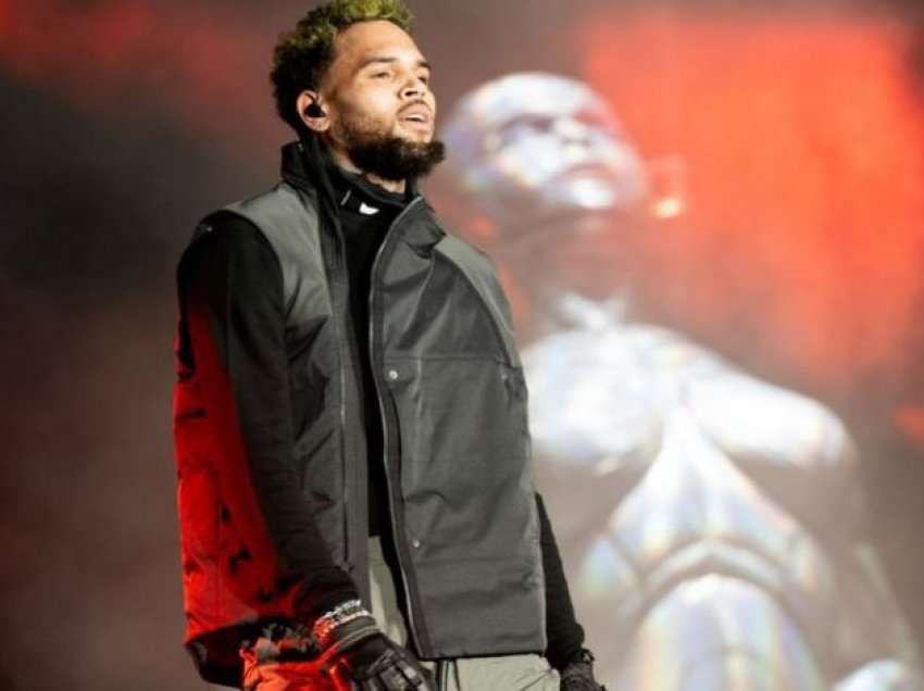 Chris Brown akuzohet për drogimin dhe përdhunimin e një gruaje në një jaht