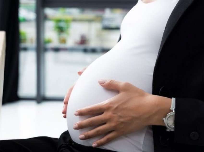 Kur është koha e përshtatshme për të treguar që jeni shtatzënë?