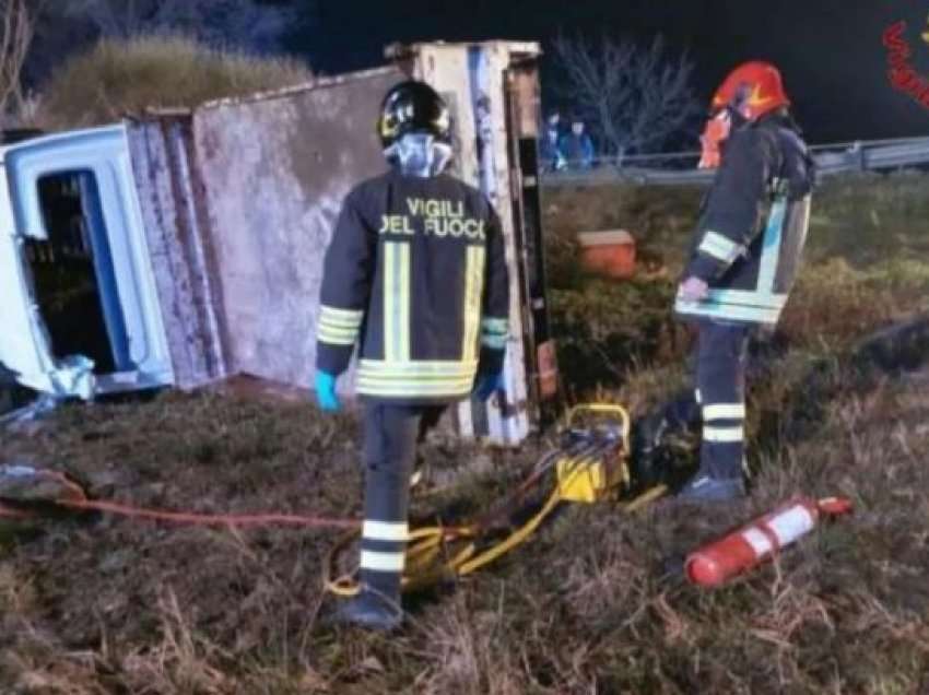 Aksident tragjik në Itali, përmbyset kamioni me punëtorë, humb jetën 25-vjeçari shqiptar