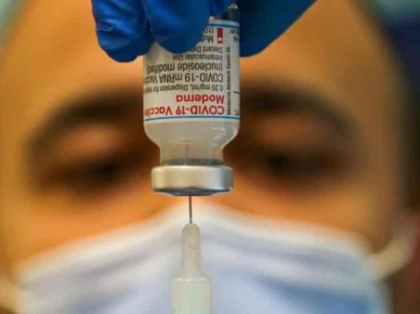 Greqia ‘ultimatum’ mjekëve: Afat deri më 31 mars për t’u vaksinuar ose shkarkoheni
