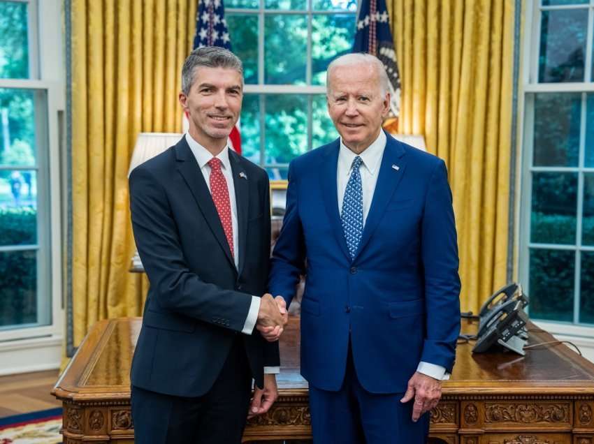 Ambasadori i Kosovës në SHBA takohet me presidentin Biden