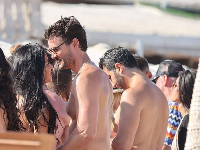 Nicole Scherzinger shijon çaste intime me partnerin e saj Thom Evans gjatë pushimeve në Mykonos