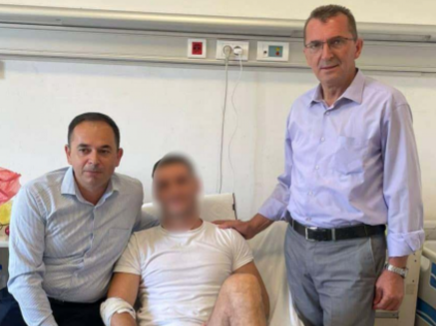 Publikohet fotografia nga spitali/ Sindikata viziton policët e plagosur në përplasjen me Nuredin Lushtakun