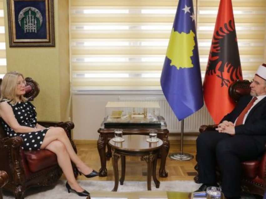 Myftiu Tërrnava i kërkon Greqisë njohjen e Kosovës