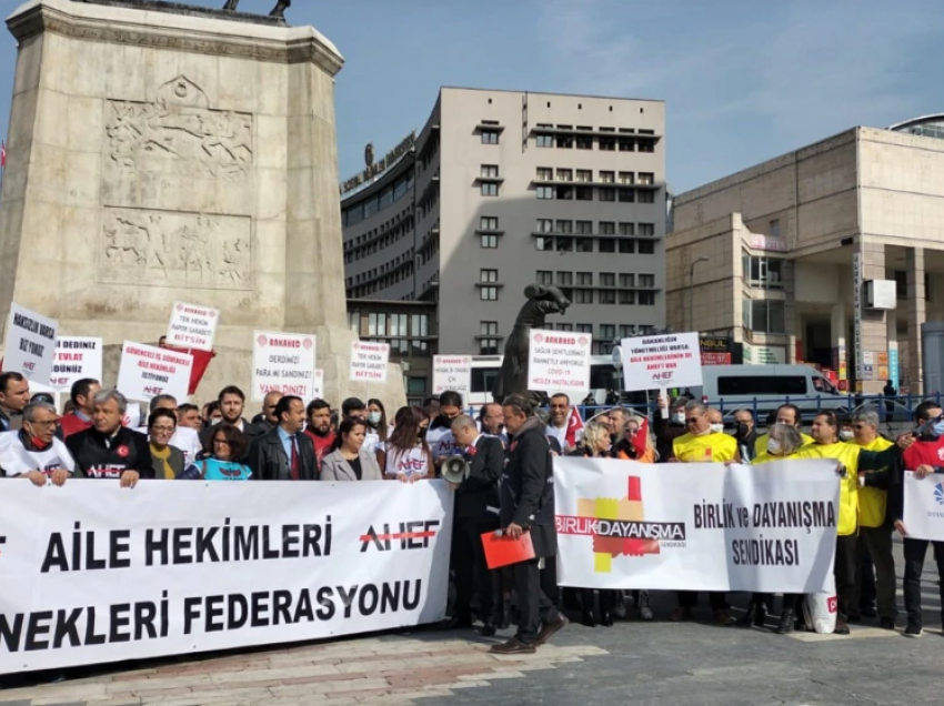 Problemet ekonomike i detyrojnë mjekët turq të largohen nga vendi