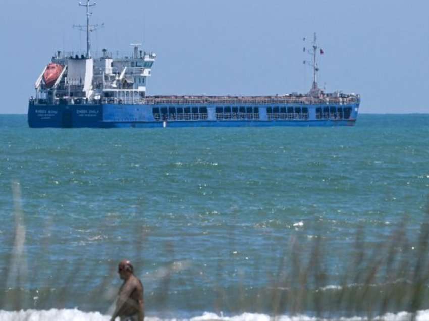 Turqia liron anijen ruse, ukrainasit të habitur me vendimin: Në të kishte grurë të vjedhur nga Ukraina