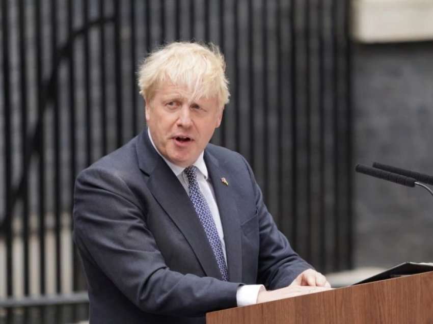 Kritikët i kërkojnë Johnsonit të largohet menjëherë nga detyra e kryeministrit të Britanisë
