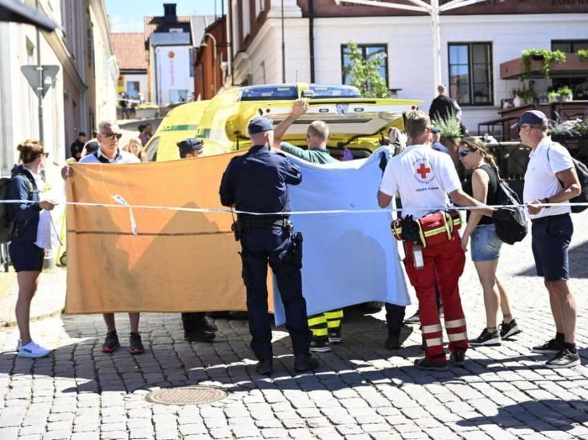 Vritet me thikë një grua në Suedi