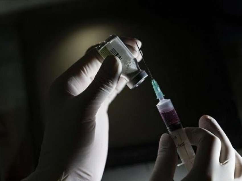 ​Rekomandohet doza e katërt e vaksinës anti-COVID për personat mbi 60-vjeç