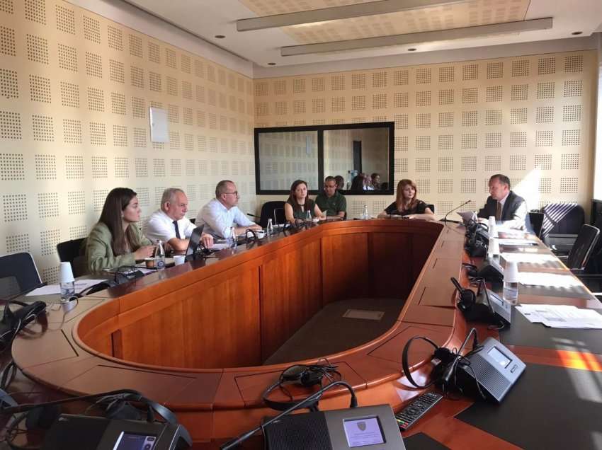 Komisioni për Shëndetësi dhe Mirëqenie Sociale shtynë mbledhjen për të martën, munguan deputetët e VV-së
