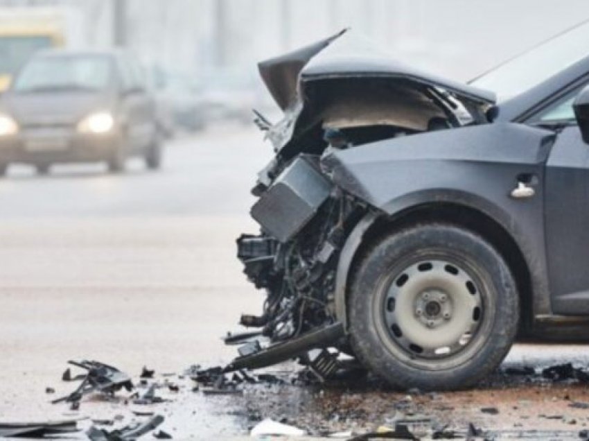 Tri femra dhe dy meshkuj të lënduar nga aksidenti në Likoc