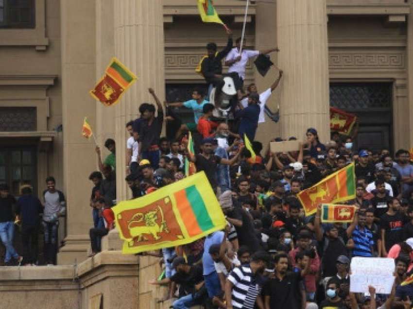 “Njerëzit vuajnë për ushqime, ilaçe dhe karburant”/ Kryeministri i Sri Lankës: Vendi im ka falimentuar