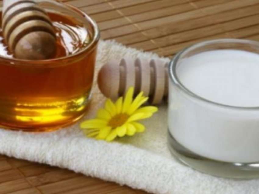 Përfitimet shëndetësore nga mjalti me qumësht
