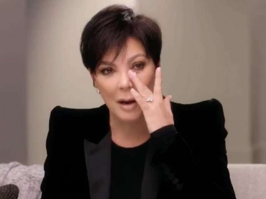 “Kam frikë”/ Kris Jenner shfaqet e përlotur: Nuk mund t’u them fëmijëve të mi…