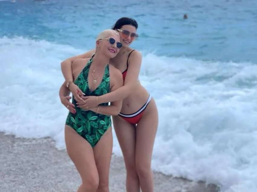Të veshura në bikini, Mihrije publikon foto me nusen e djalit të saj