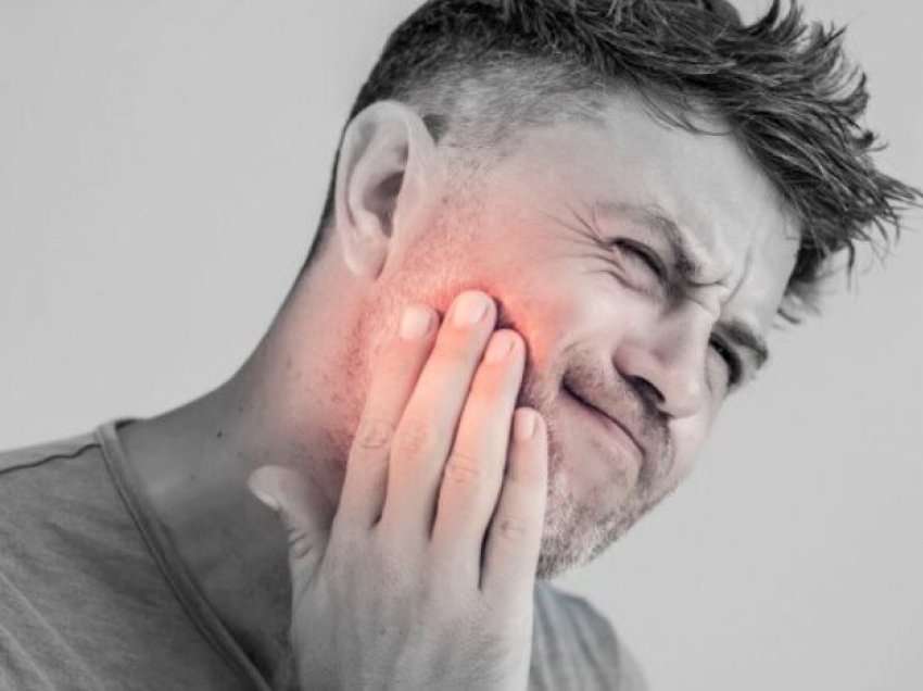 Dhimbja do të zhduket për 30 sekonda: Mënyra natyrale për të lehtësuar dhimbjen e dhëmbit