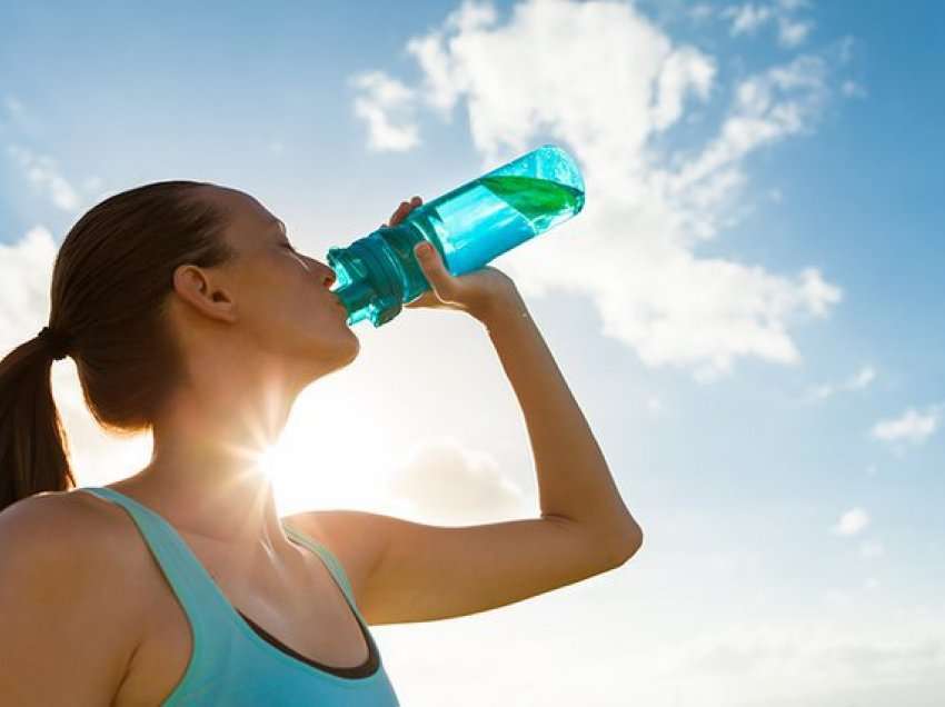 Shenjat paralajmëruese të dehidratimit, këshilla për të vepruar shpejt