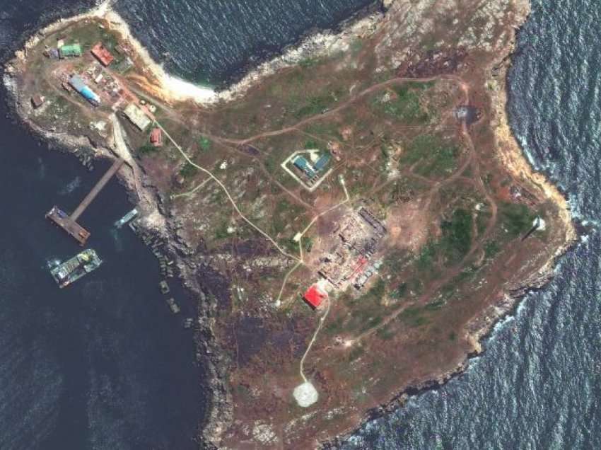 Aeroplanët rusë tentojnë të bombardojnë Ishullin e Gjarprit, dështojnë