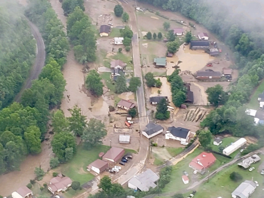 Reshjet e shiut shkaktojnë përmbytje në Virxhinia