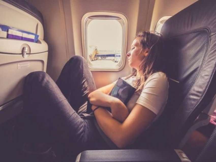 Sipas shkencës, udhëtimi me avion i bën keq shëndetit. Mësoni arsyet