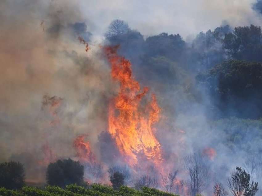 Zjarret vazhdojnë të përhapen në Evropën e mbërthyer nga vala e të nxehtit
