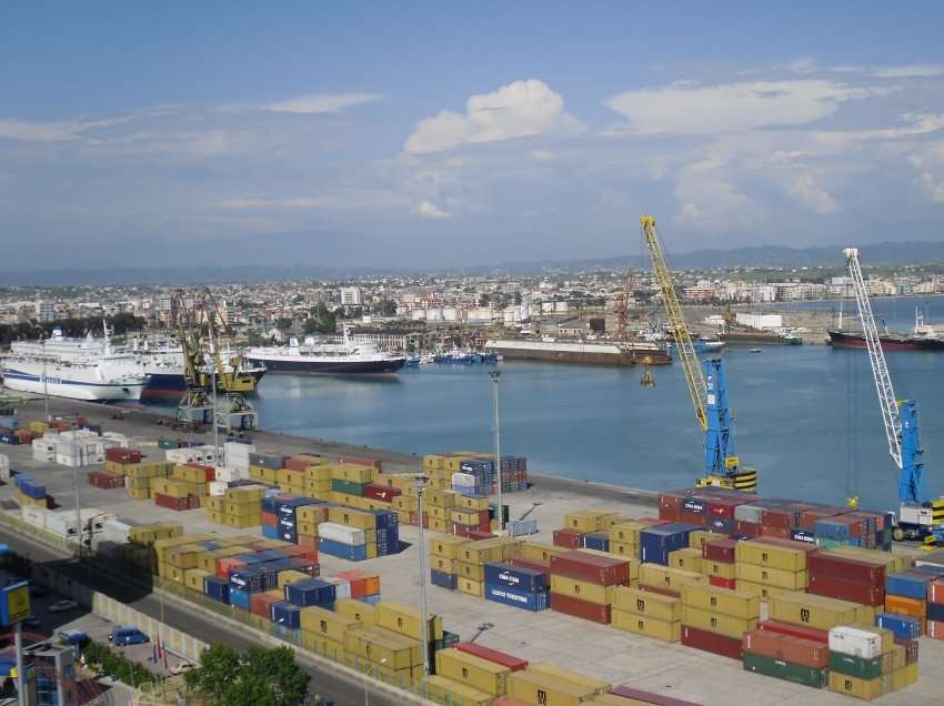 Dyshime për drogë në Portin e Durrësit/ Hapet kontejneri me banane, mungojnë disa arka!