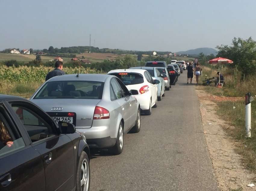 Mërgimtarët drejt Kosovës, ja sa janë pritjet në pikat kufitare Merdare dhe Dheu i Bardhë