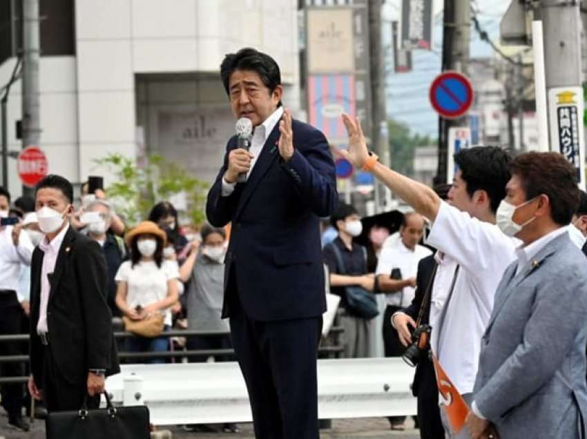 Vrasja që tronditi botën/ 2.5 sekondat e ekzekutimit të ish-kryeministrit japonez