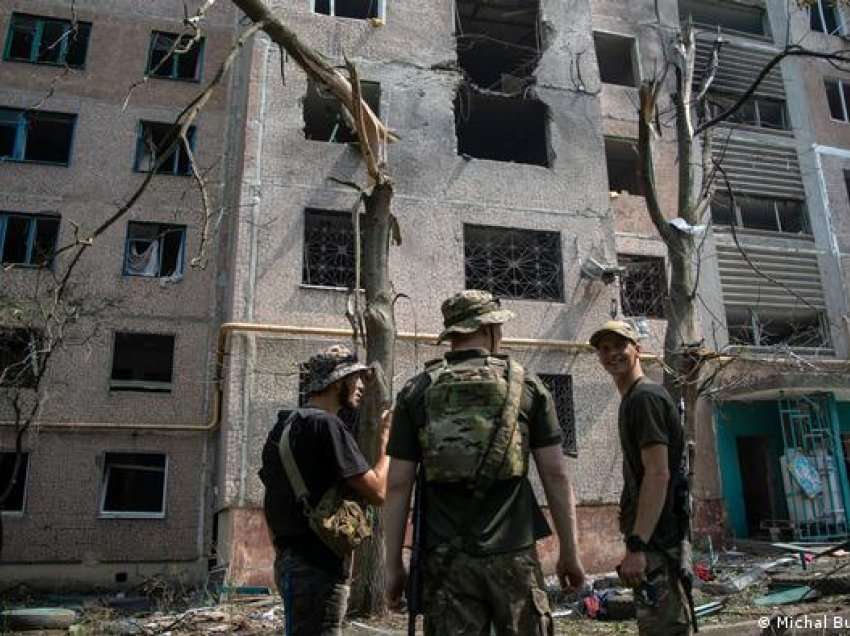 Forcat ukrainase pretendojnë sukses në mbrojtjen e qyteteve në Donetsk