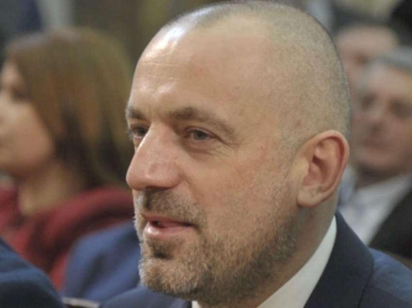 Politikani i sanksionuar kontrabandist që “përfaqëson” serbët e Kosovës
