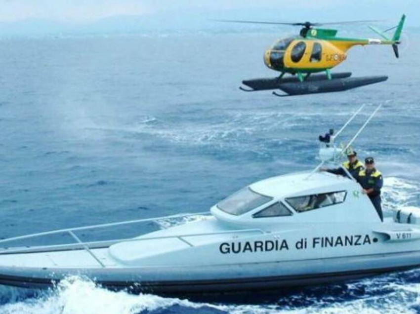 Guardia di Finanza operacion në Vlorë, në ndjekje të një mjeti për më shumë se 1 orë