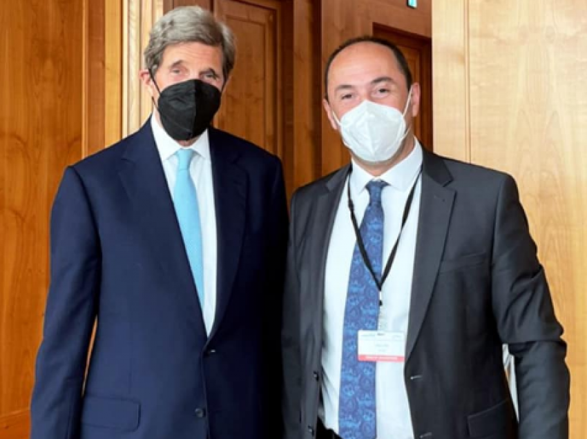 Ministri Aliu takohet me John Kerryn në Berlin