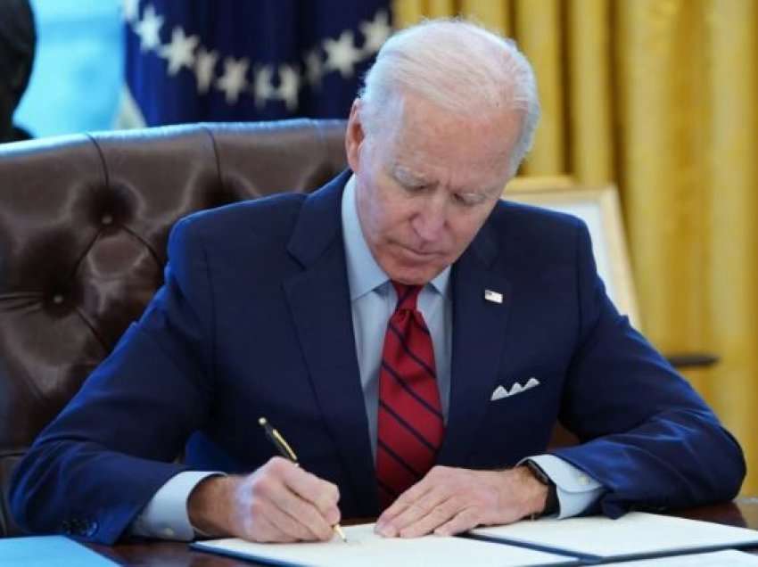 Biden nënshkruan urdhër kundër ndalimit të shtetasve amerikanë jashtë vendit