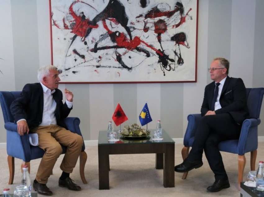 ​Bislimi uron Minxhozin për hapjen e negociatave të Shqipërisë me BE-në
