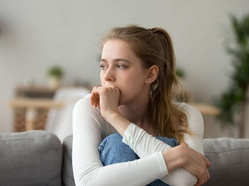 4 shenja që tregojnë se vuani nga ankthi i ndarjes nga partneri juaj