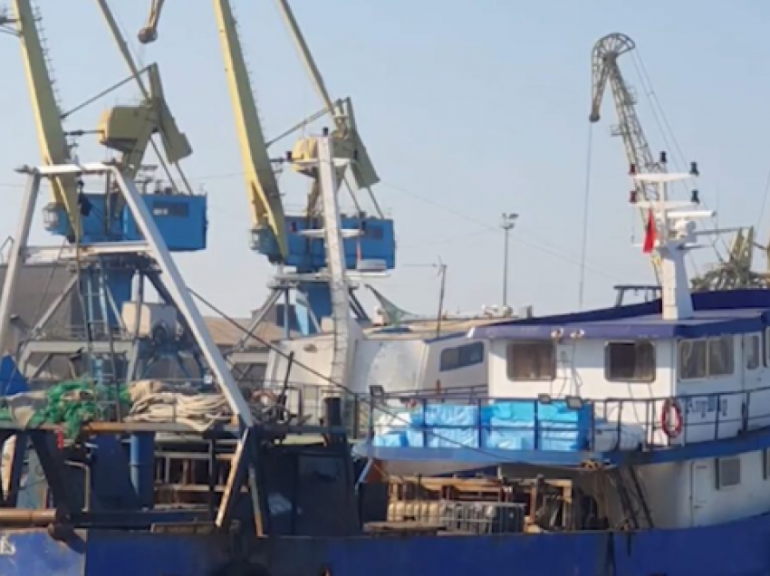 Bllokohet në Durrës peshkarexha me 80.000 litra naftë kontrabandë
