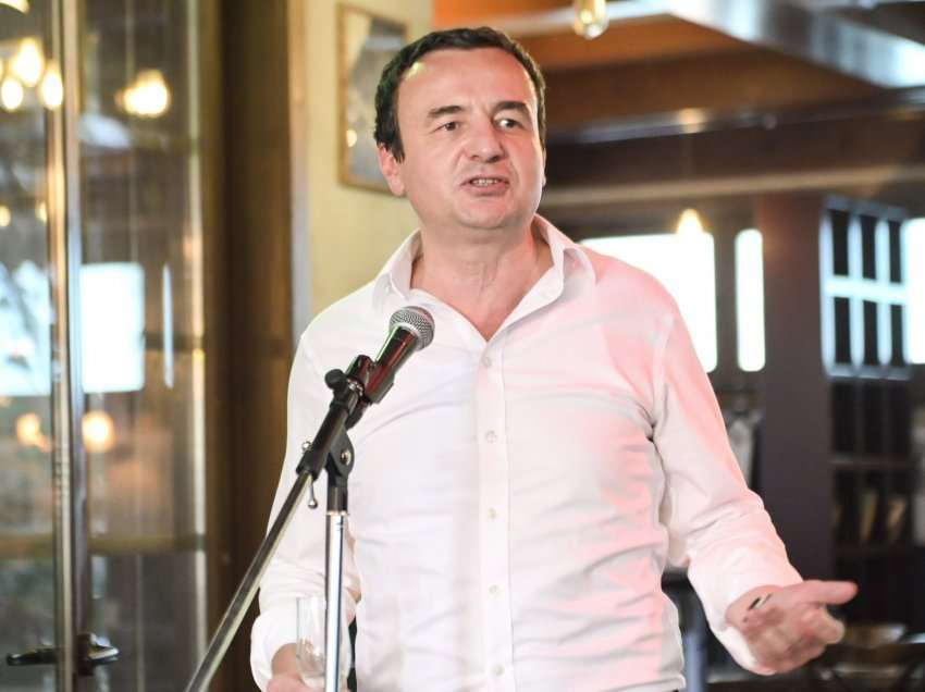 Kryeministri Kurti organizoi pritje për artistët pjesëmarrës në “Manifesta14 Prishtina”
