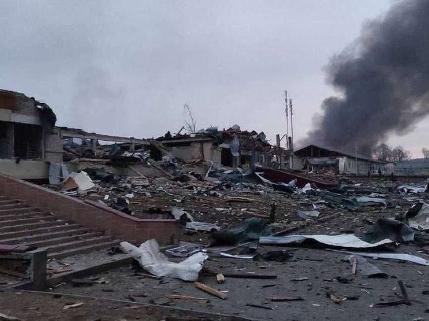 Raketat godasin aeroportin ushtarak në Ukrainën qendrore