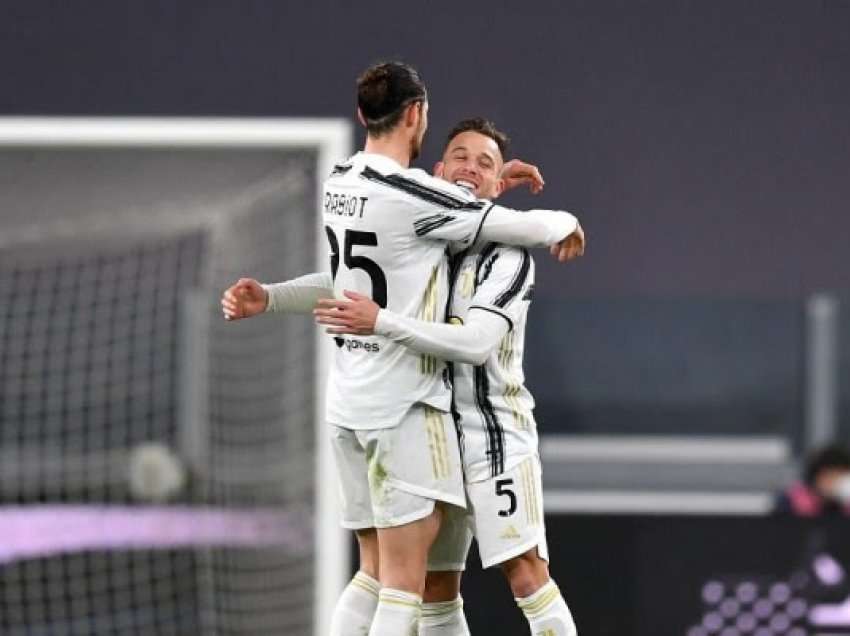 Juventusi po planifikon largimin e tre mesfushorëve