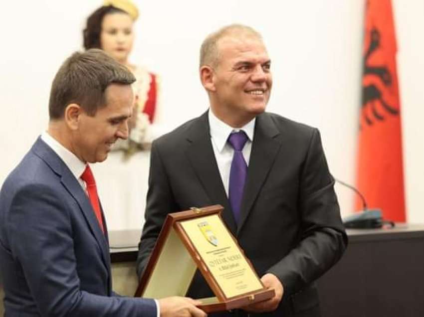 Rifat Jashari shpallet “Qytetar Nderi” i Tetovës